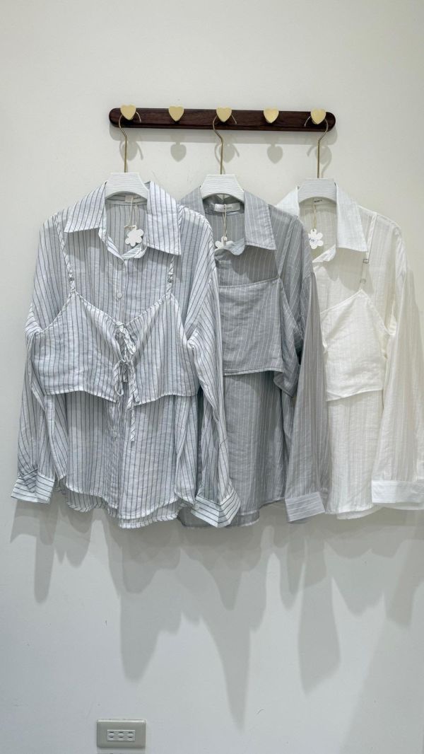 【疊穿吊帶條紋襯衫】 