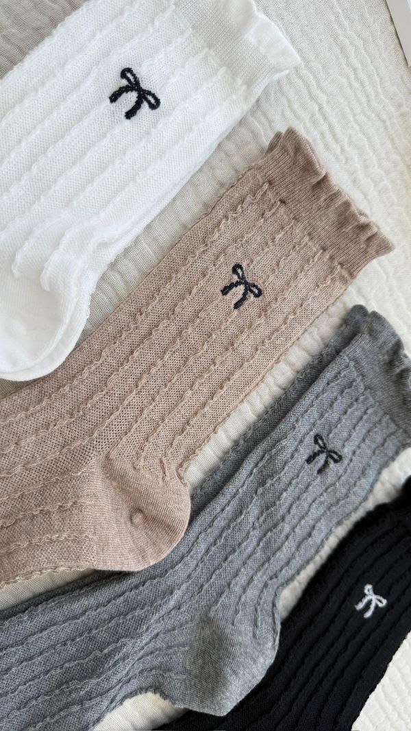 【韓國波浪邊蝴蝶結襪子】 