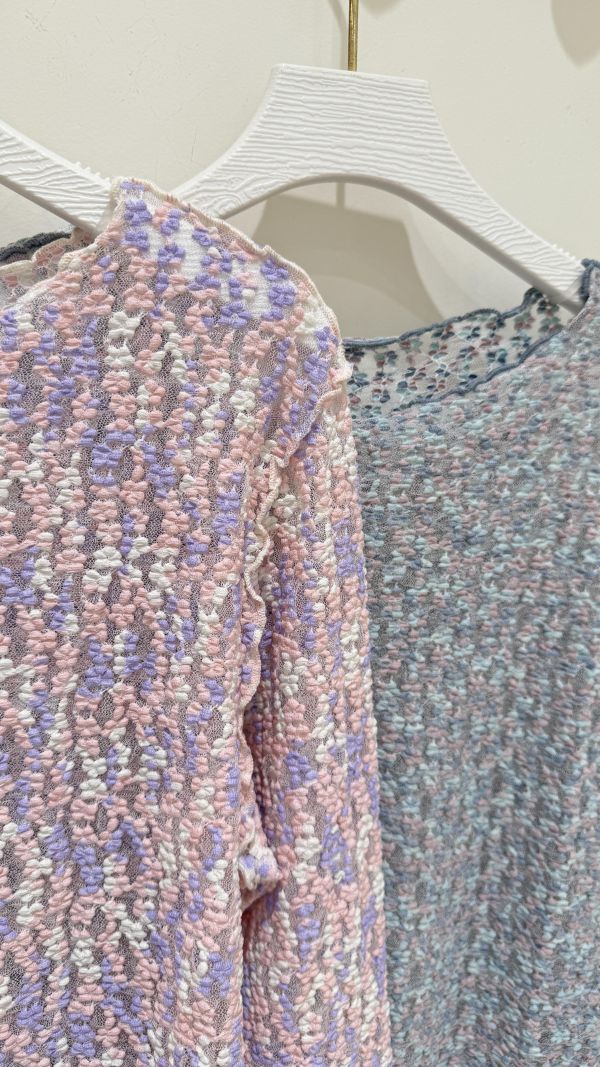 【彩色立體花花網紗上衣】 