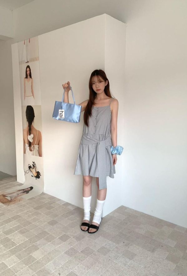 【格紋綁帶吊帶短洋裝】 