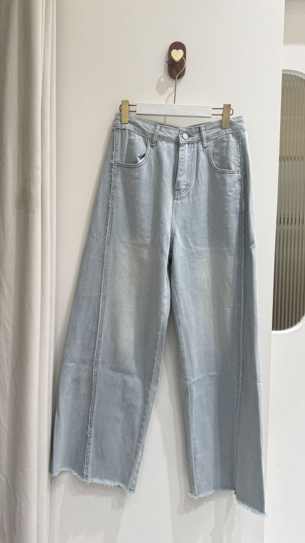 【顯瘦腿長直直牛仔褲】 