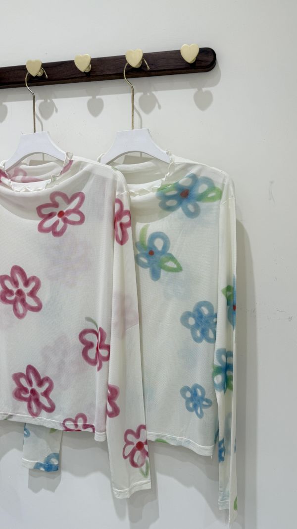 【塗鴉花花打底衫】 
