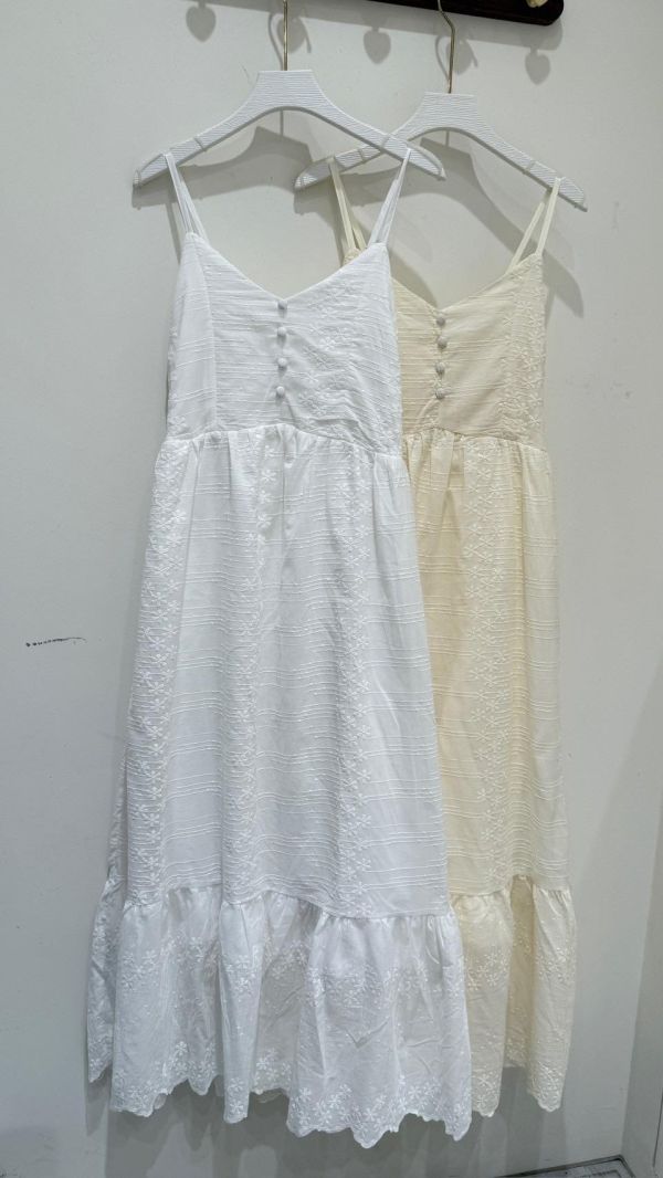 【棉刺繡花花吊帶長洋裝】 