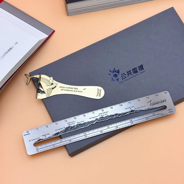 精緻金屬文具組 (高山比例尺+鯨魚書籤) 