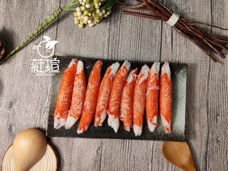 買10送3超值活動  來自日本進口的各式蟹肉棒~吃火鍋必買!沒有過多的粉 口口都是經典,這次推出單一口味一包 口味任選 