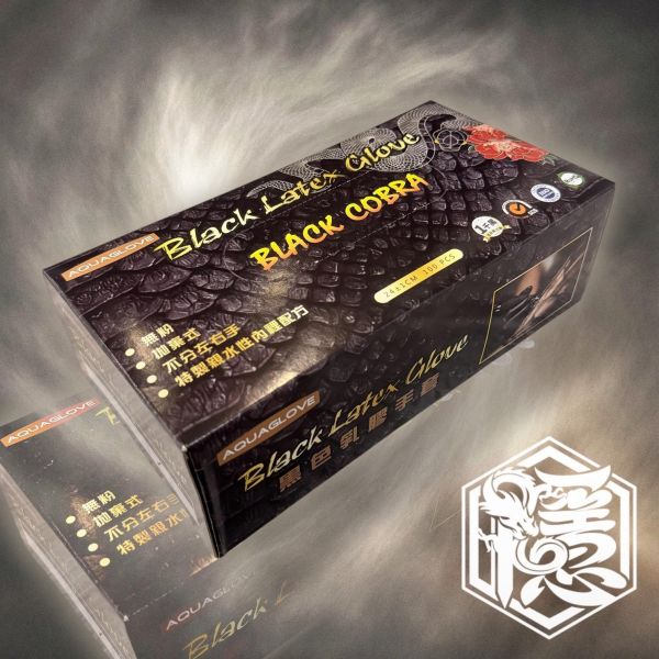眼鏡蛇手套 - 高彈黑色乳膠手套 - Black Cobra (加厚防滑版)(100入/50雙/盒) - 全型號供應/單盒/成箱選款 - 隱龍刺青紋身器材 隱龍專業刺青紋身器材,進口刺青器材,進口紋身器材,進口紋身耗材,進口紋身顏料色料,進口紋身黑色顏料色料,進口紋身彩色顏料色料,紋身電源,紋身線,紋身踏板腳踏,紋身轉印,紋身針,紋身一體針,紋身傳統長針,紋身針嘴,紋身握柄,紋身修護膏,紋身凡士林,紋身保養,紋身機,刺青機,紋身筆型機,紋身馬達機,紋身直驅機,紋身彈片機,紋身線圈機,紋身床,紋身工作車,紋身扶手,紋身用品,紋身套組。