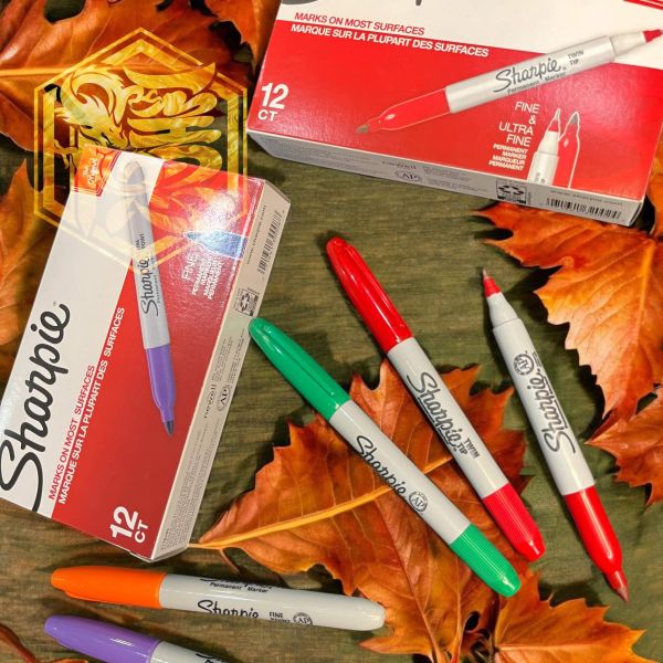 新品 Sharpie 定稿專用筆 紋身構圖筆 紋身手繪筆 紋身記號筆 紋身定稿筆 安全無毒 AP認證 - 隱龍刺青紋身器材 隱龍專業刺青紋身器材,進口刺青器材,進口紋身器材,進口紋身耗材,進口紋身顏料色料,進口紋身黑色顏料色料,進口紋身彩色顏料色料,紋身電源,紋身線,紋身踏板腳踏,紋身轉印,紋身針,紋身一體針,紋身傳統長針,紋身針嘴,紋身握柄,紋身修護膏,紋身凡士林,紋身保養,紋身機,刺青機,紋身筆型機,紋身馬達機,紋身直驅機,紋身彈片機,紋身線圈機,紋身床,紋身工作車,紋身扶手,紋身用品,紋身套組。