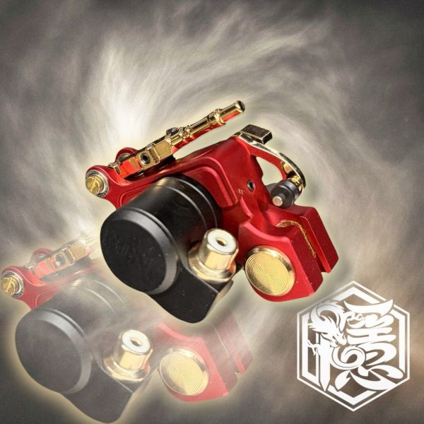 經濟實惠 復刻版 FONE 彈片馬達機 自帶壓針輪 力道猛 割線打霧通用 免橡皮筋 行程軟硬可調整 - 隱龍刺青紋身器材 隱龍專業刺青紋身器材,進口刺青器材,進口紋身器材,進口紋身耗材,進口紋身顏料色料,進口紋身黑色顏料色料,進口紋身彩色顏料色料,紋身電源,紋身線,紋身踏板腳踏,紋身轉印,紋身針,紋身一體針,紋身傳統長針,紋身針嘴,紋身握柄,紋身修護膏,紋身凡士林,紋身保養,紋身機,刺青機,紋身筆型機,紋身馬達機,紋身直驅機,紋身彈片機,紋身線圈機,紋身床,紋身工作車,紋身扶手,紋身用品,紋身套組。