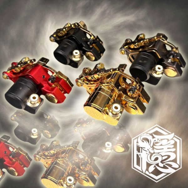 經濟實惠 復刻版 FONE 彈片馬達機 自帶壓針輪 力道猛 割線打霧通用 免橡皮筋 行程軟硬可調整 - 隱龍刺青紋身器材 隱龍專業刺青紋身器材,進口刺青器材,進口紋身器材,進口紋身耗材,進口紋身顏料色料,進口紋身黑色顏料色料,進口紋身彩色顏料色料,紋身電源,紋身線,紋身踏板腳踏,紋身轉印,紋身針,紋身一體針,紋身傳統長針,紋身針嘴,紋身握柄,紋身修護膏,紋身凡士林,紋身保養,紋身機,刺青機,紋身筆型機,紋身馬達機,紋身直驅機,紋身彈片機,紋身線圈機,紋身床,紋身工作車,紋身扶手,紋身用品,紋身套組。