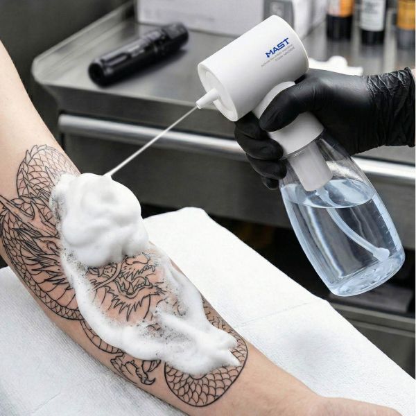最新充電版 MAST 噴射泡泡機 光圈專業清潔工具 容量650ML - 隱龍刺青紋身器材 隱龍專業刺青紋身器材,進口刺青器材,進口紋身器材,進口紋身耗材,進口紋身顏料色料,進口紋身黑色顏料色料,進口紋身彩色顏料色料,紋身電源,紋身線,紋身踏板腳踏,紋身轉印,紋身針,紋身一體針,紋身傳統長針,紋身針嘴,紋身握柄,紋身修護膏,紋身凡士林,紋身保養,紋身機,刺青機,紋身筆型機,紋身馬達機,紋身直驅機,紋身彈片機,紋身線圈機,紋身床,紋身工作車,紋身扶手,紋身用品,紋身套組。