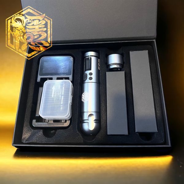 二代 - 雙電池 無線筆 無線紋身筆型機 - 全套組 - 軸距行程 3.5 / 4.0MM 可選 - 黑銀可選 - 隱龍刺青紋身器材 隱龍專業刺青紋身器材,進口刺青器材,進口紋身器材,進口紋身耗材,進口紋身顏料色料,進口紋身黑色顏料色料,進口紋身彩色顏料色料,紋身電源,紋身線,紋身踏板腳踏,紋身轉印,紋身針,紋身一體針,紋身傳統長針,紋身針嘴,紋身握柄,紋身修護膏,紋身凡士林,紋身保養,紋身機,刺青機,紋身筆型機,紋身馬達機,紋身直驅機,紋身彈片機,紋身線圈機,紋身床,紋身工作車,紋身扶手,紋身用品,紋身套組。