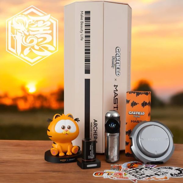 加菲貓正版授權 CARFIELD x MAST 聯名款 雙電池無線短筆 軸距行程4.2MM 可使用藍芽腳踏 連結APP調整 - 隱龍刺青紋身器材 隱龍專業刺青紋身器材,進口刺青器材,進口紋身器材,進口紋身耗材,進口紋身顏料色料,進口紋身黑色顏料色料,進口紋身彩色顏料色料,紋身電源,紋身線,紋身踏板腳踏,紋身轉印,紋身針,紋身一體針,紋身傳統長針,紋身針嘴,紋身握柄,紋身修護膏,紋身凡士林,紋身保養,紋身機,刺青機,紋身筆型機,紋身馬達機,紋身直驅機,紋身彈片機,紋身線圈機,紋身床,紋身工作車,紋身扶手,紋身用品,紋身套組。
