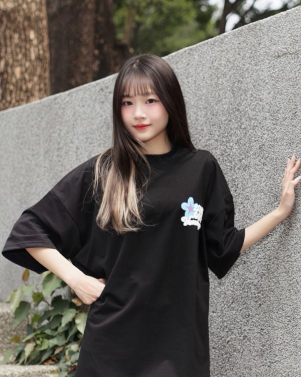 【現貨】發泡文字花朵短Tee 