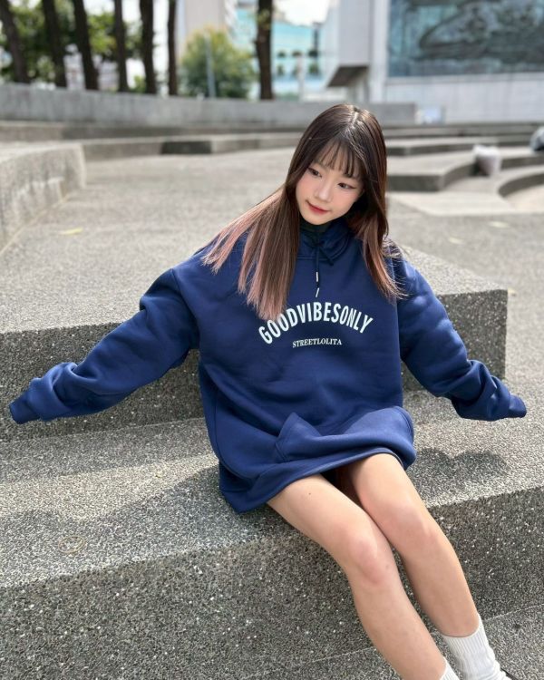 【現貨】GOODVIBESONLY英字刷毛帽Tee 