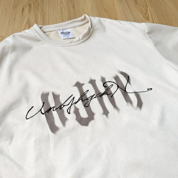 水墨英文字電繡麂皮短Tee 