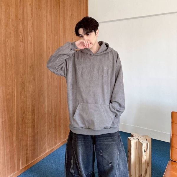 刺繡哥德字麂皮帽Tee 