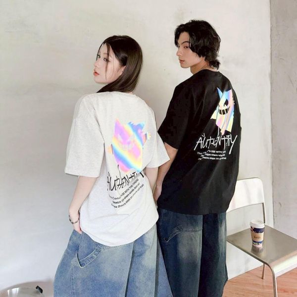 【現貨】AuTHENTICITY梗鬼反光炫彩短Tee 