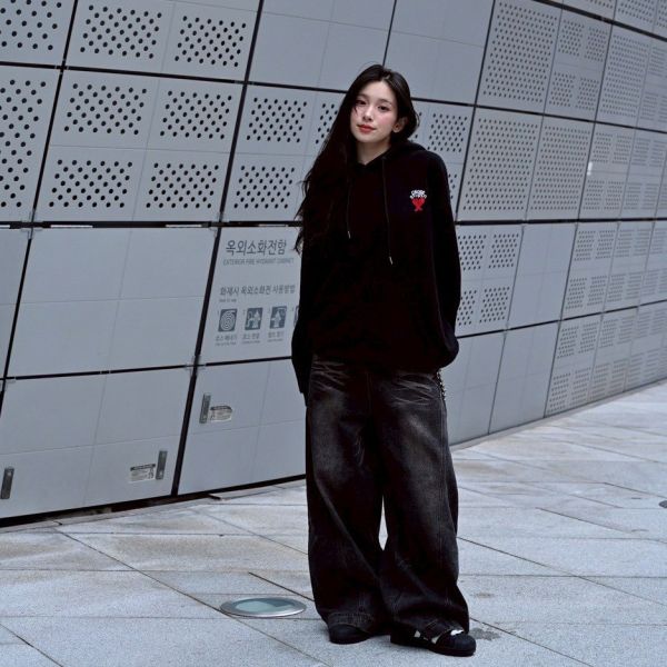 刺繡跳色愛心刷毛帽Tee 