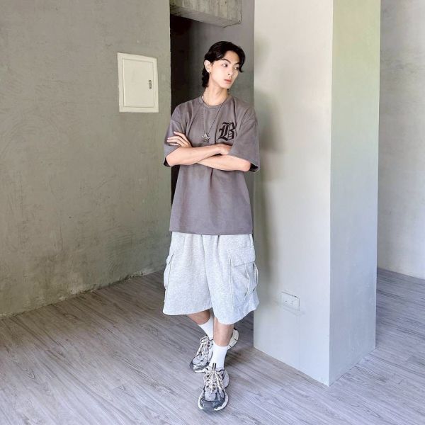 【預購】The Bad News Gimes刺繡哥德字麂皮Tee 