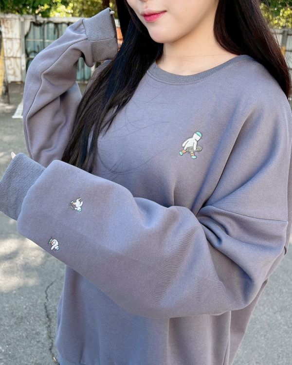 【現貨+預購】刺繡滑板小人大學Tee 