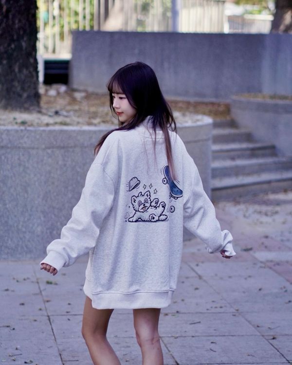 現貨【牛奶暖絨】跌倒狗狗牛奶絨大學Tee 