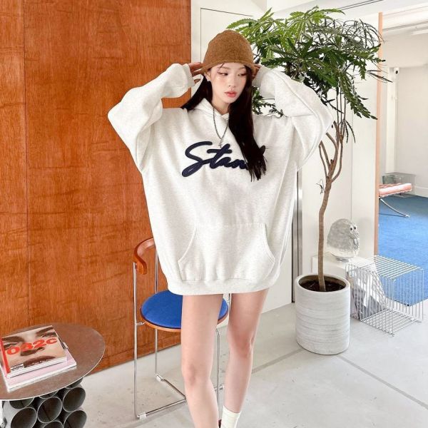 stand立體貼布刷毛帽Tee 