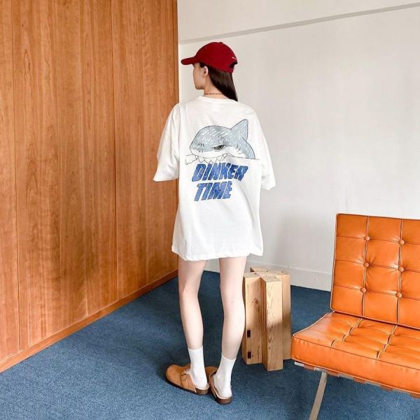【現貨】DINNER TIME 鯊魚插畫印花短Tee 