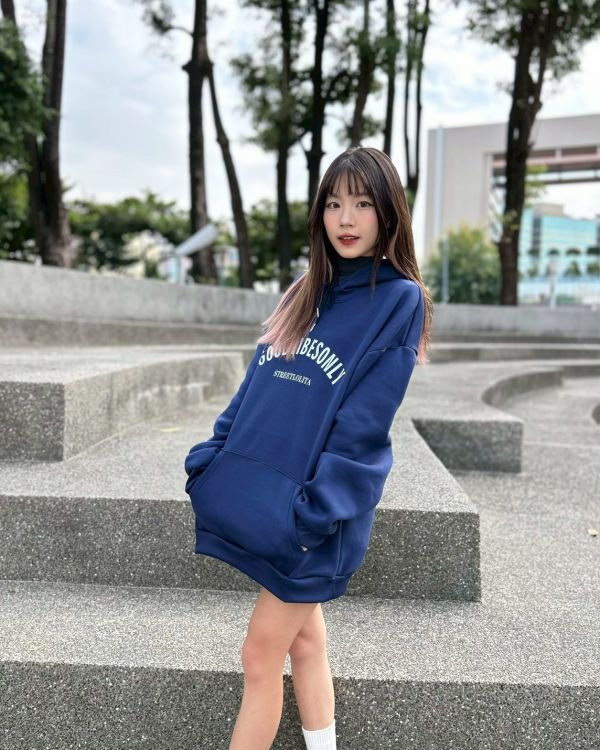 【現貨】GOODVIBESONLY英字刷毛帽Tee 