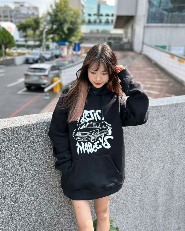 【現貨】美式汽車背後大圖刷毛帽Tee 