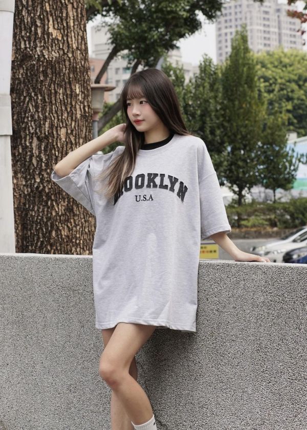 【現貨+預購】BROOKLYN牛仔貼布刺繡短Tee 