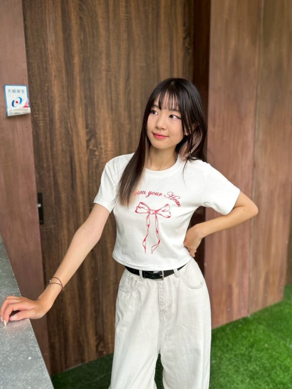 【現貨】手繪蝴蝶結印花短版上衣 