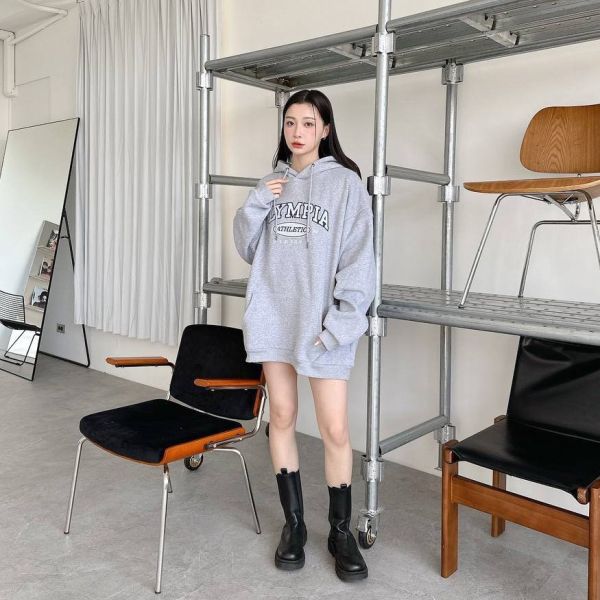 OLYMPIA貼布繡刷毛帽Tee 