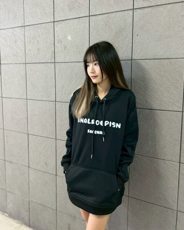 【現貨】重磅英字UNALROEPISN牛奶絨帽Tee 