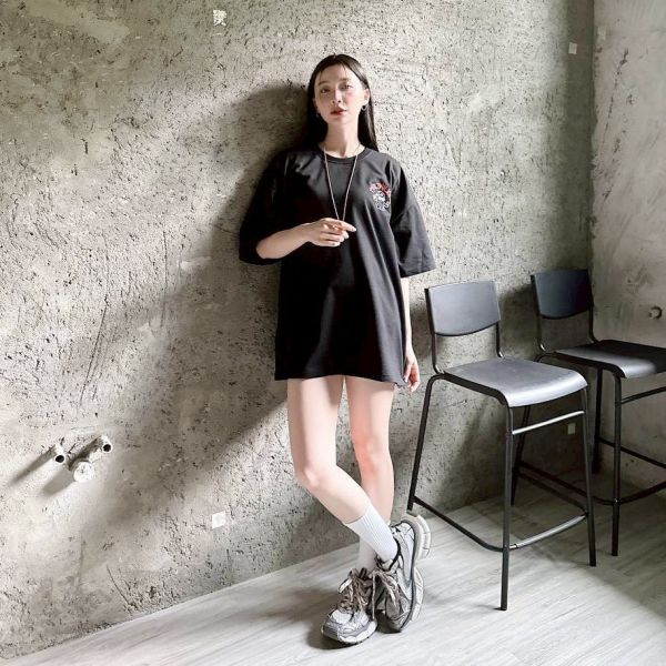 【現貨】反光炫彩墨鏡幽靈Tee 