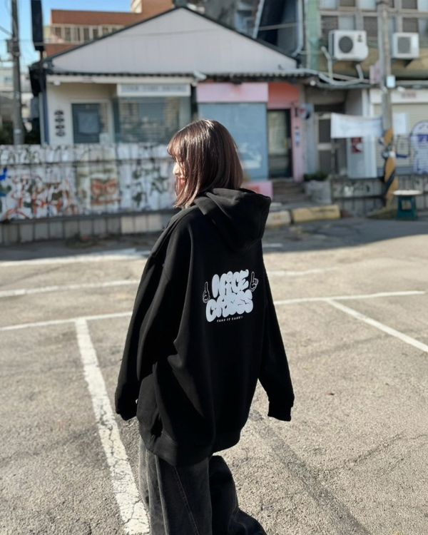 現貨【牛奶暖絨】泡泡英字手指牛奶絨帽Tee 