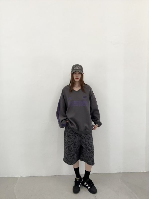 【預購】美式V領英字滾邊大學Tee 