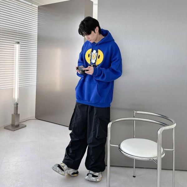 Chill毛巾繡笑臉花朵刷毛帽Tee 