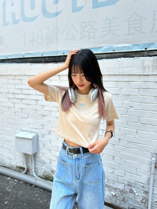 【現貨】胸前刺繡蝴蝶結短版上衣 