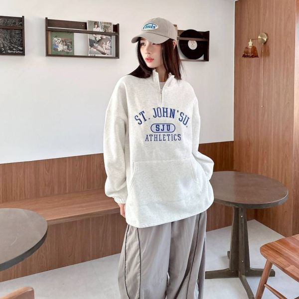 ATHLETICS刺繡立領半拉鍊衛衣 