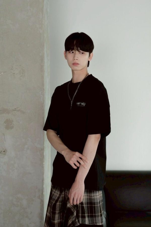 【現貨】CONCEPT迷彩哥德字印花短Tee 