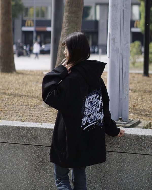 現貨【牛奶暖絨】藝術英字塗鴉牛奶絨帽Tee 