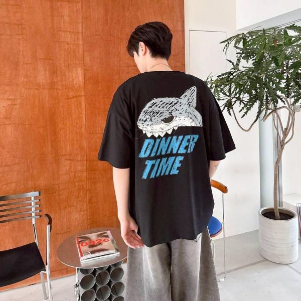 【現貨】DINNER TIME 鯊魚插畫印花短Tee 
