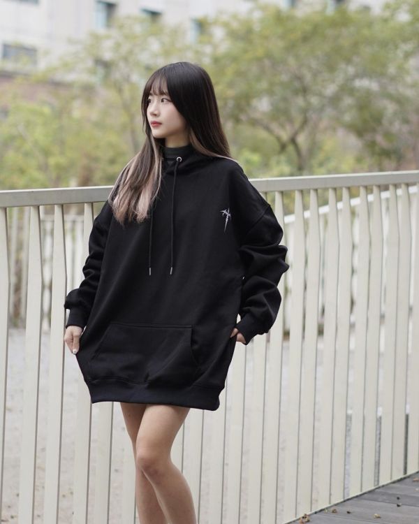 現貨【牛奶暖絨】暗黑羽翼牛奶絨帽Tee 