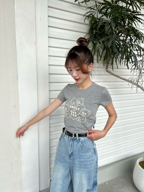 【現貨】側抓皺圓領彈性小熊短版上衣 