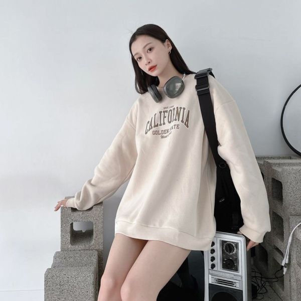 CALIFORNIA字母刷毛大學Tee 