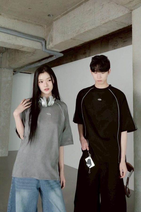 【現貨】銀膠圖標織帶麂皮短Tee 