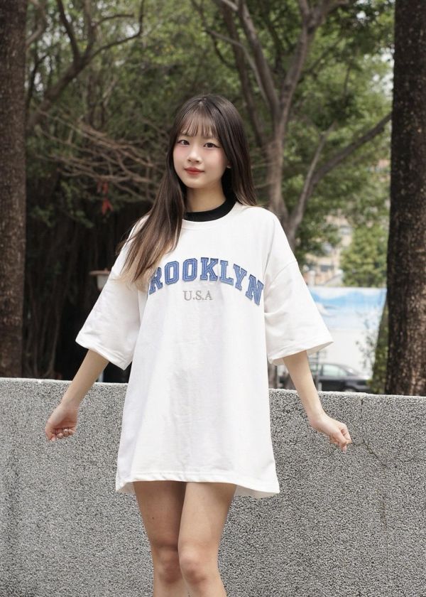 【現貨+預購】BROOKLYN牛仔貼布刺繡短Tee 
