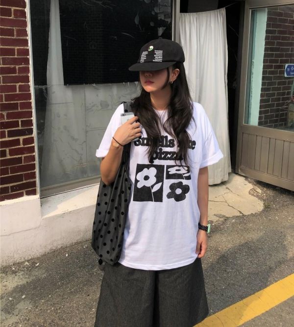 花朵字母印花短Tee 