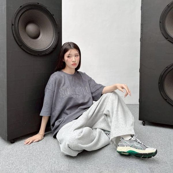 【現貨】哥德字車線刺繡短Tee 