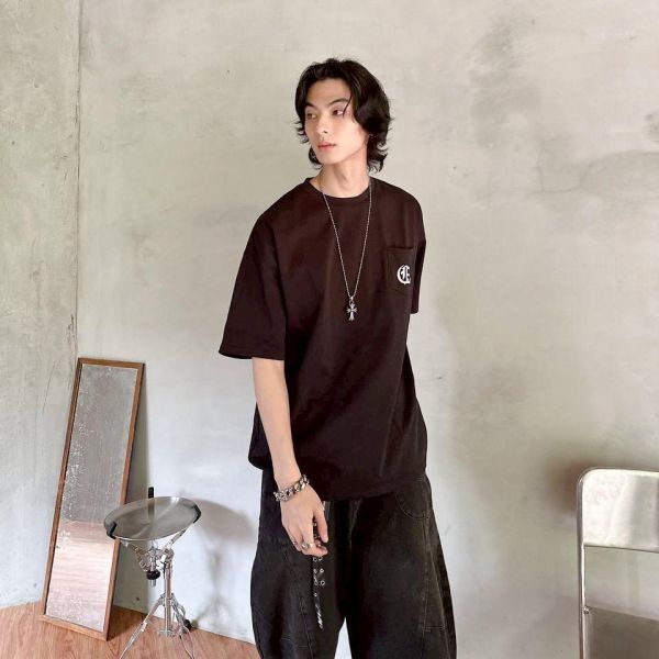 哥德字刺繡口袋短Tee 